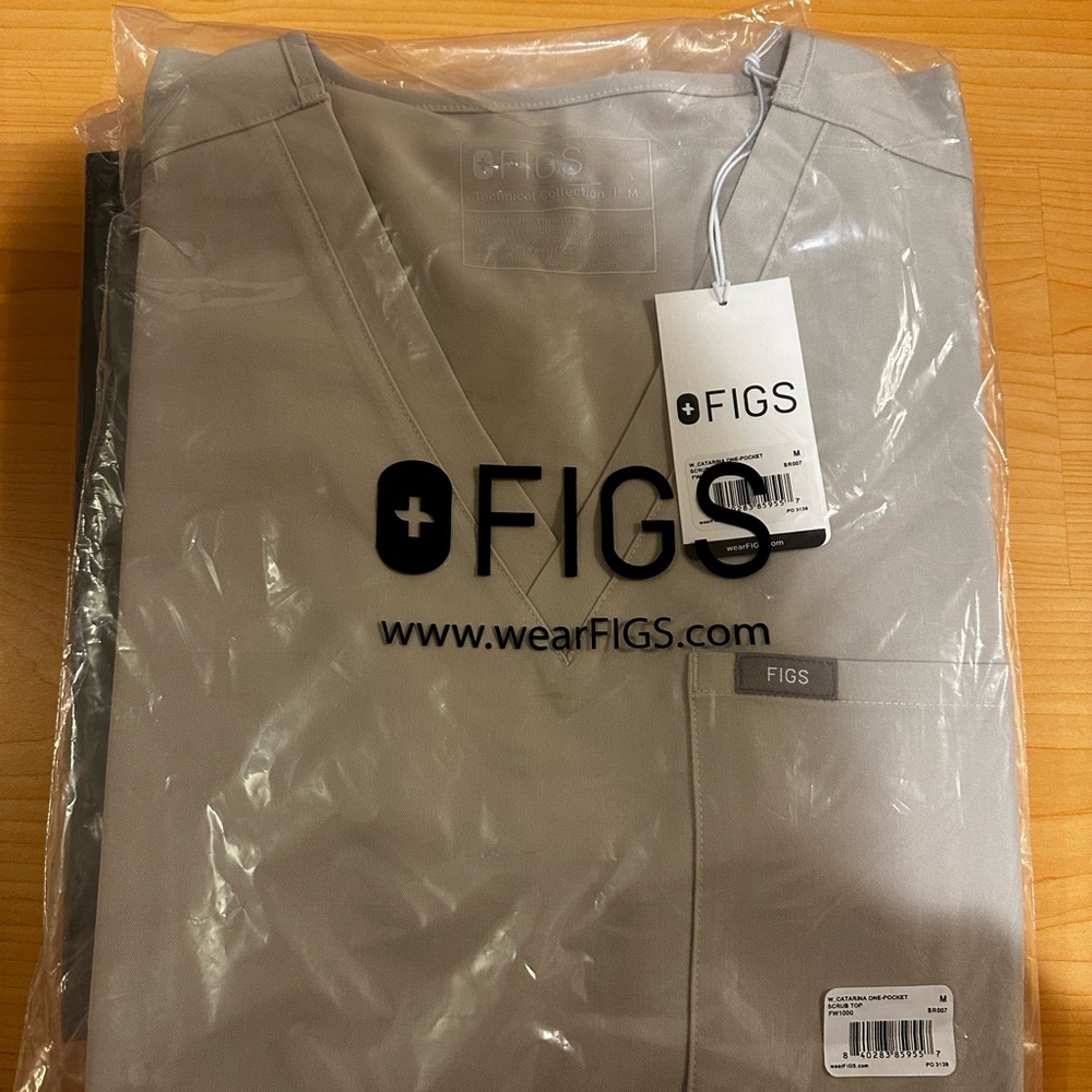 FIGS scrub set in bone